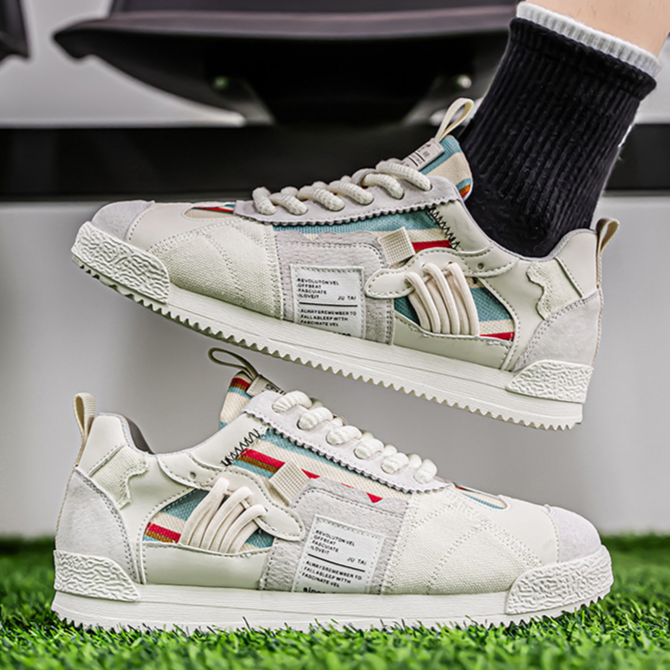 LION | RETRO TRAMPKI